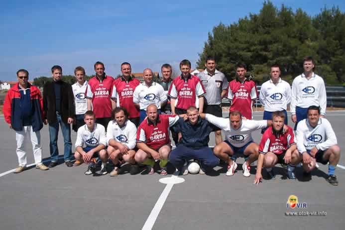 Članovi nogometnog kluba Mornar iz Vira