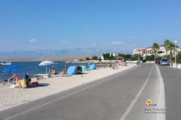 Asfaltirana cesta uzduž plaže Bobovik