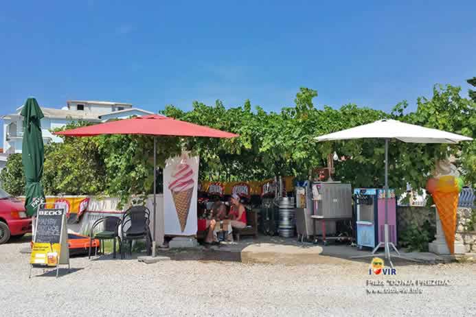 Prodaja sladoleda i napitaka na plaži Donja Prezida
