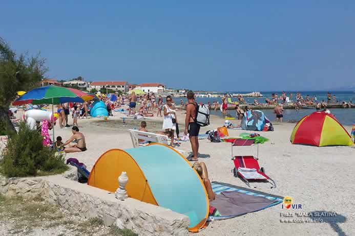 Kameno šljunčana plaža Mala Slatina na Viru