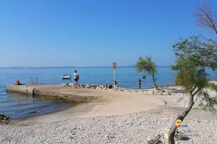 Kameno šlunčana plaža Site otok Vir