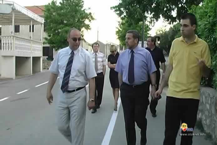 Milan Bandić i Kristijan Kapović u šetnji na Viru