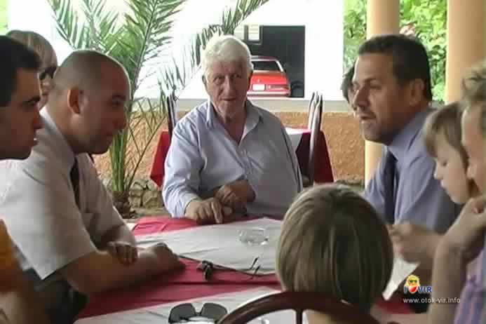 Kristijan Kapović za stolom sa Milanom Bandićem i Josom Gržetom na Viru