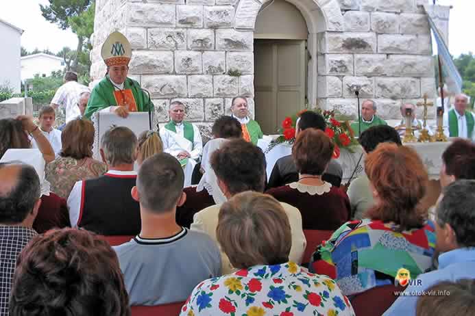 Misno slavlje pred vjernicima predvodi kardinal Vinko Puljić