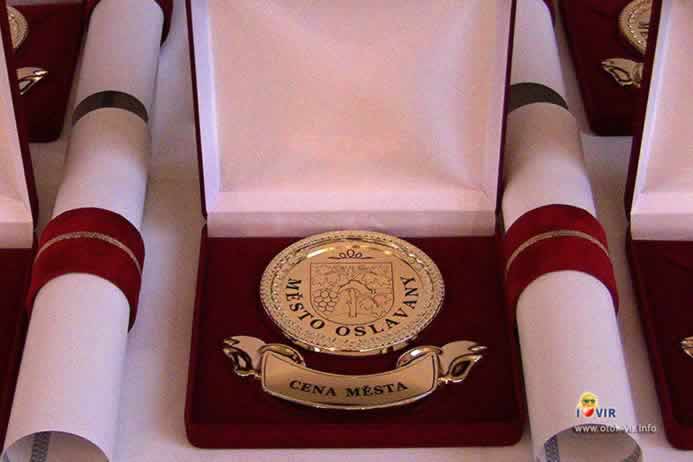 Posebno zlatno priznanje grada Oslavany medaljon