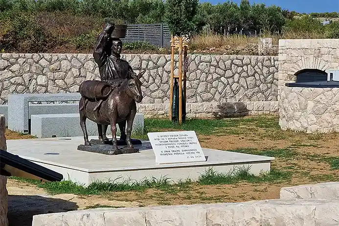 Spomenik virskim ženama