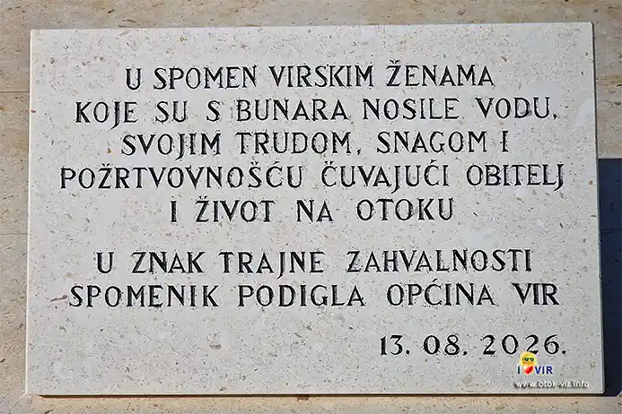 Kamena ploča sa uklesanom porukom