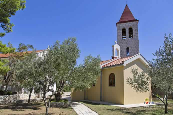 Dvorište župne crkve