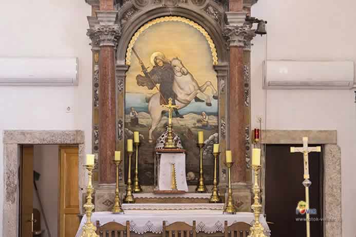 Oltar sa slikom svetog Jurja koji probija zmaja